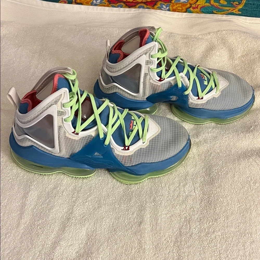 Nike LeBron James Sneakers 19 “Tropical”